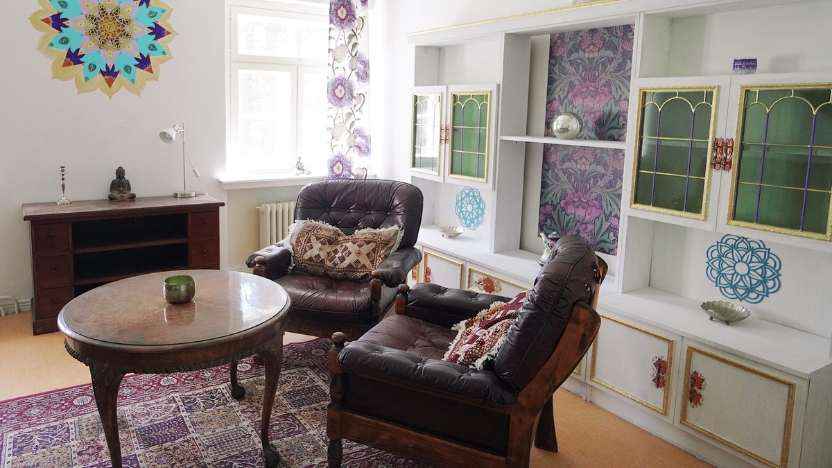 Close in Living Room